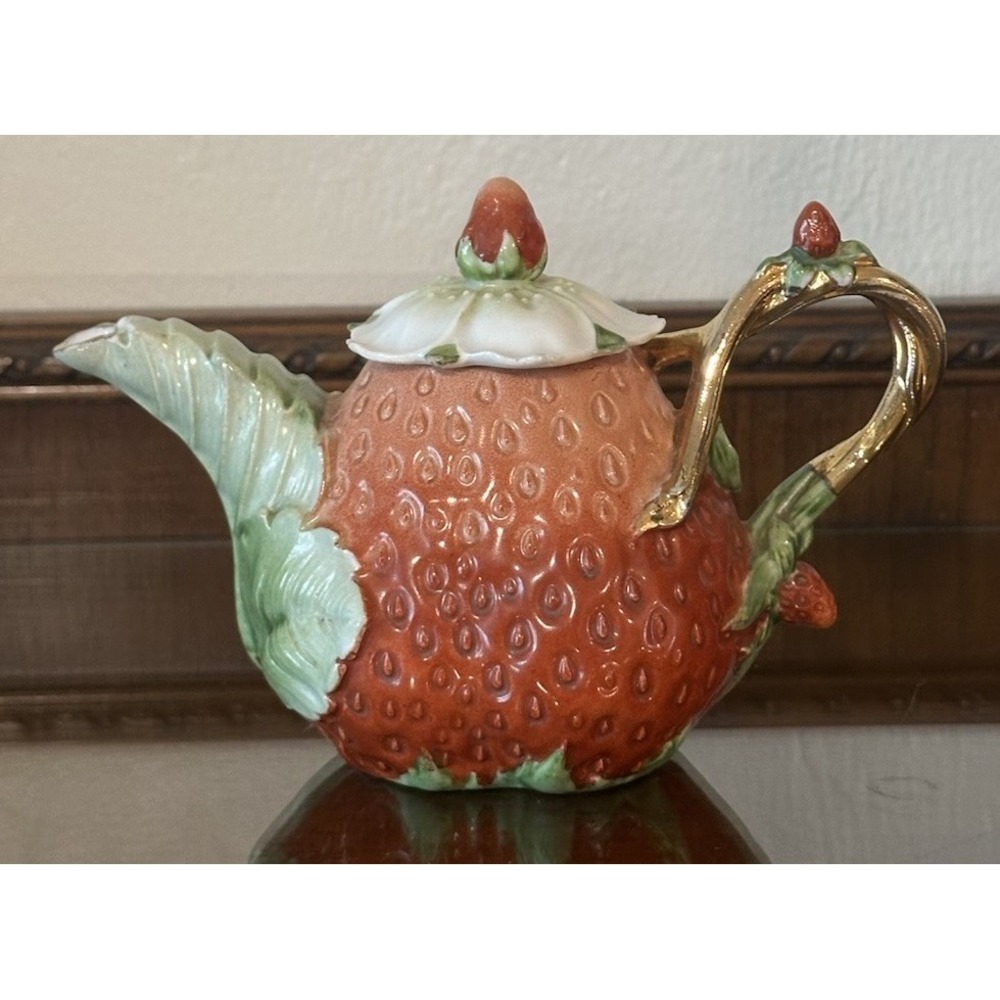 Vintage Royal Bayreuth Red‎ Strawberry-Gold Handled Teapot